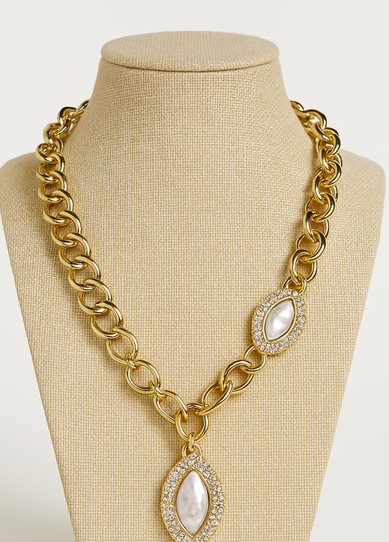 COLAR DOURADO COM PENDENTES EM BRILHO - ALIBY