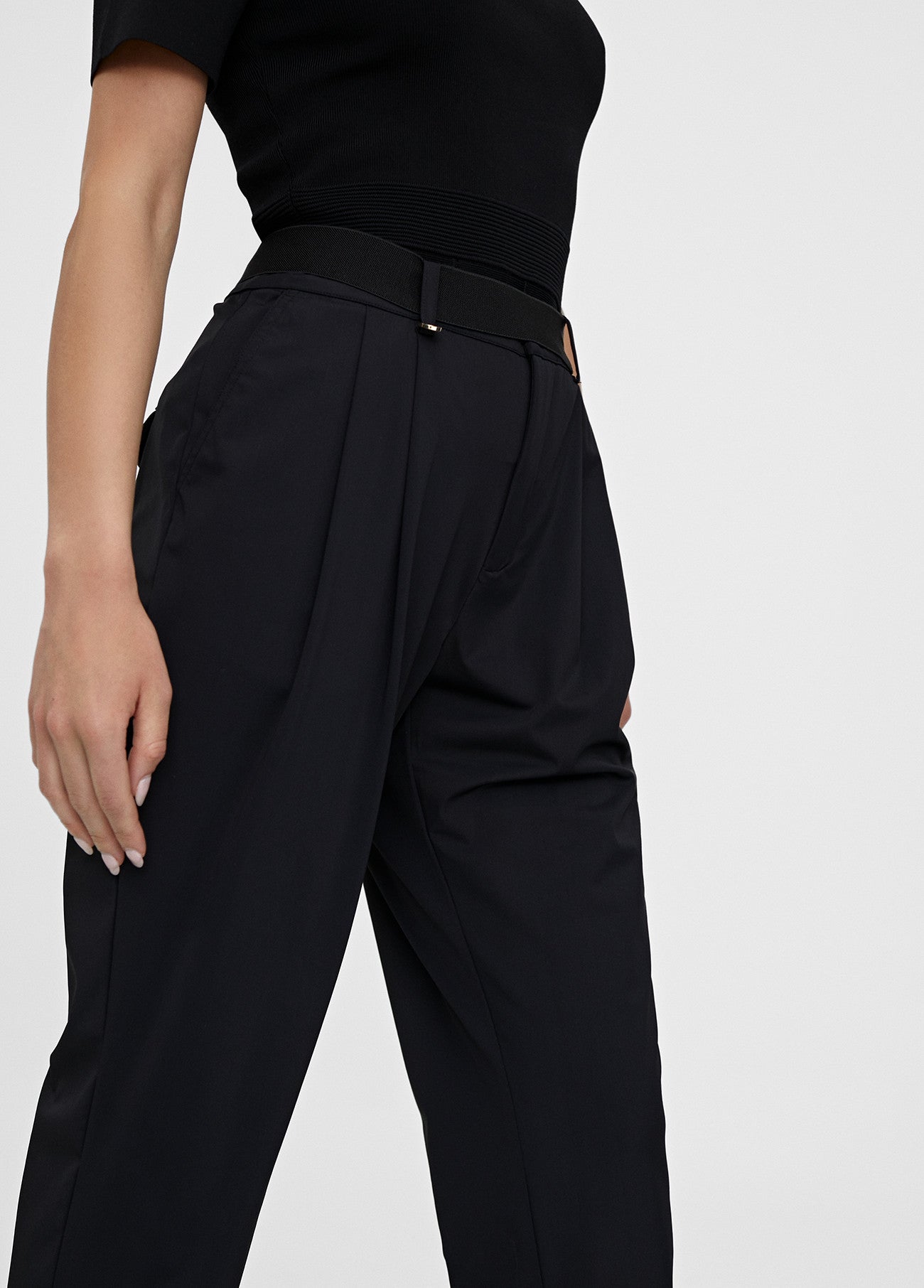 CALÇA PRETA CROPPED COM BAINHA - LOLA CASADEMUNT