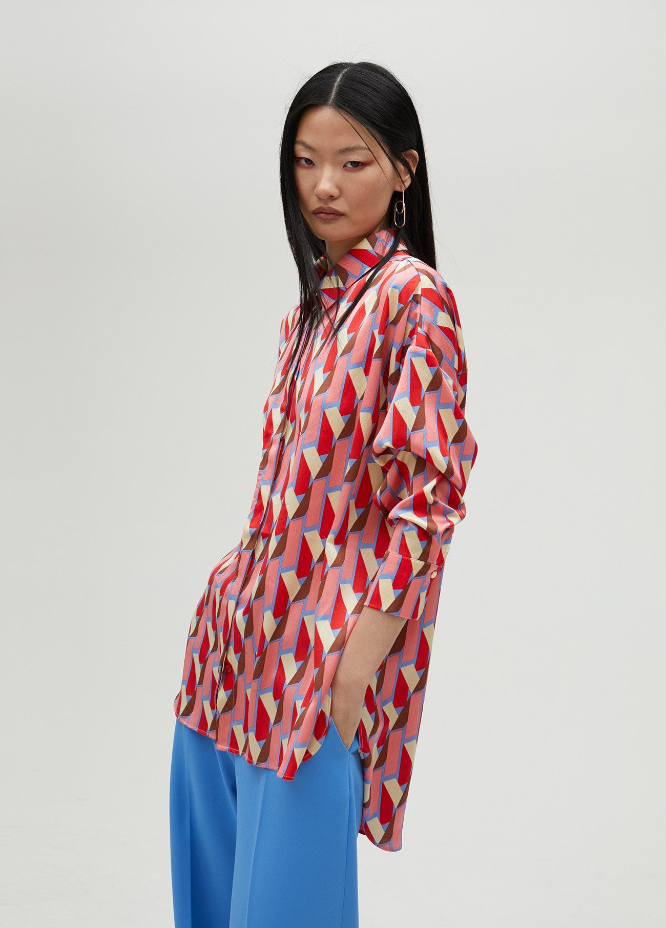 CAMISA ESTAMPADA COM LOGÓTIPO - LOLA CASADEMUNT