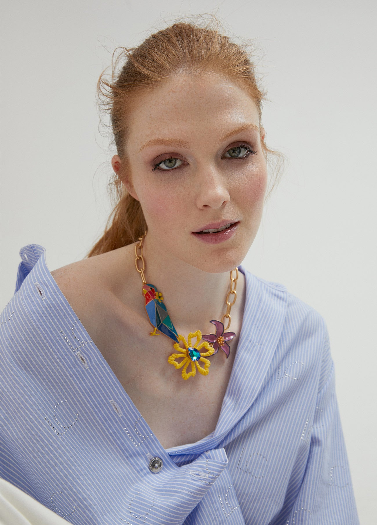COLAR DE AVE TROPICAL - LOLA CASADEMUNT