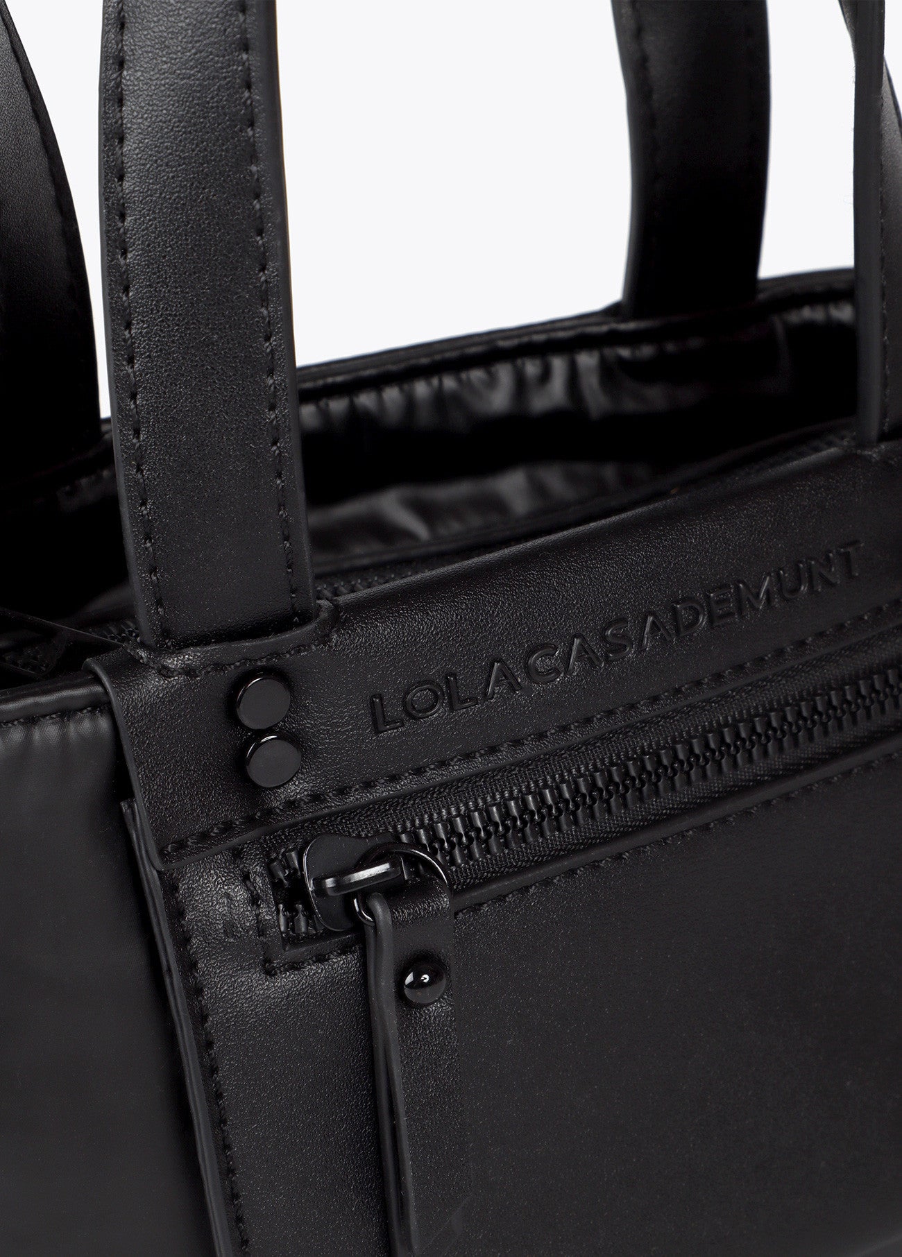 MINI SHOPPER NYLON ACETINADO COM DETALHES EM EFEITO DE PELE - LOLA CASADEMUNT