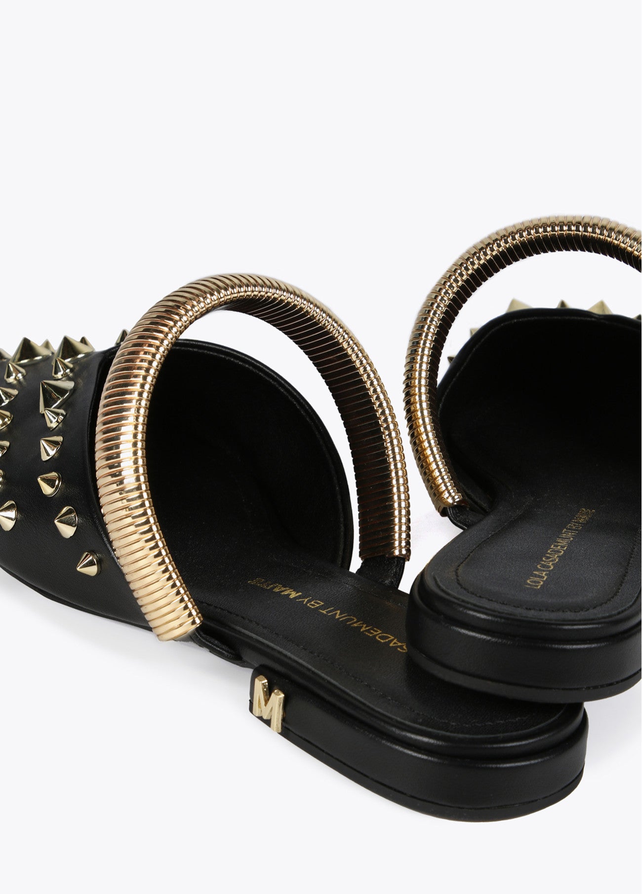 MULES COM TIRA E ORNAMENTOS METÁLICOS - LOLA CASADEMUNT BY MAITE