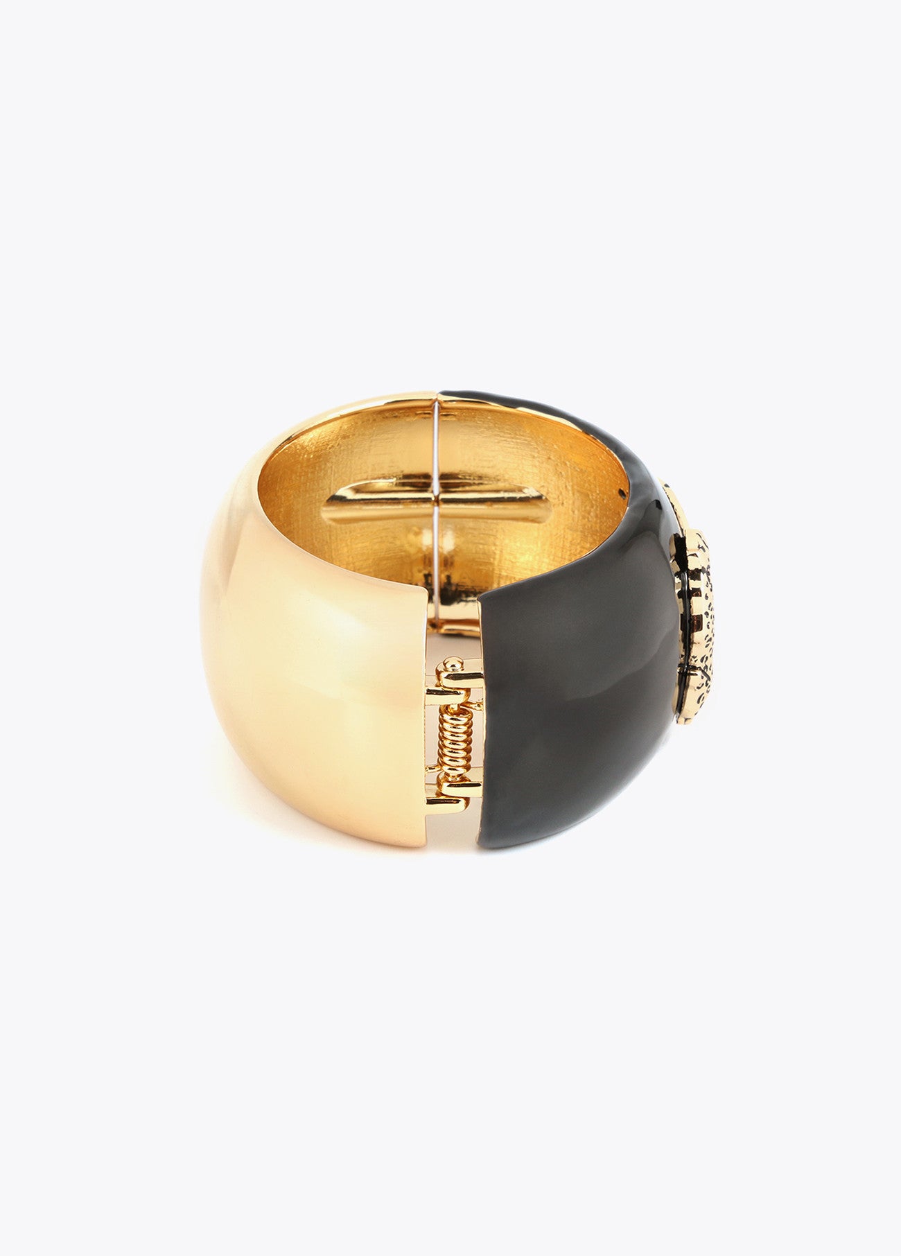 PULSEIRA LARGA - LOLA CASADEMUNT