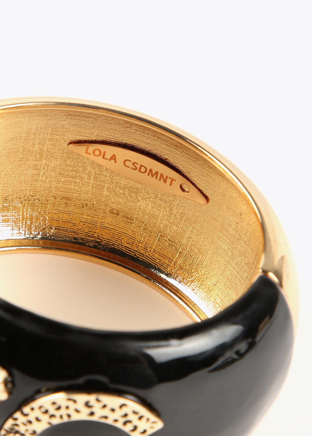 PULSEIRA LARGA - LOLA CASADEMUNT