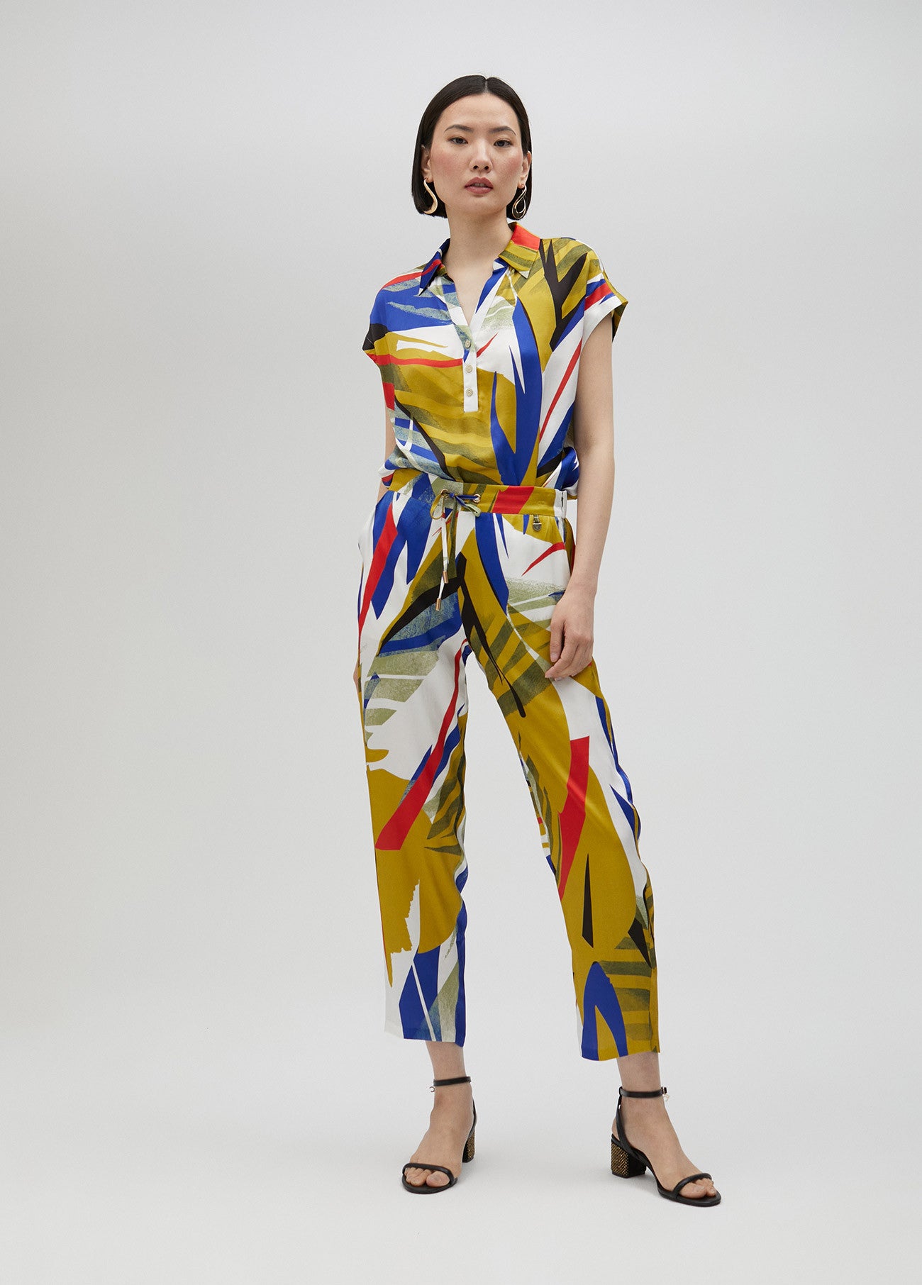 CALÇAS JOGGER DE CETIM COM ESTAMPA TROPICAL - LOLA CASADEMUNT
