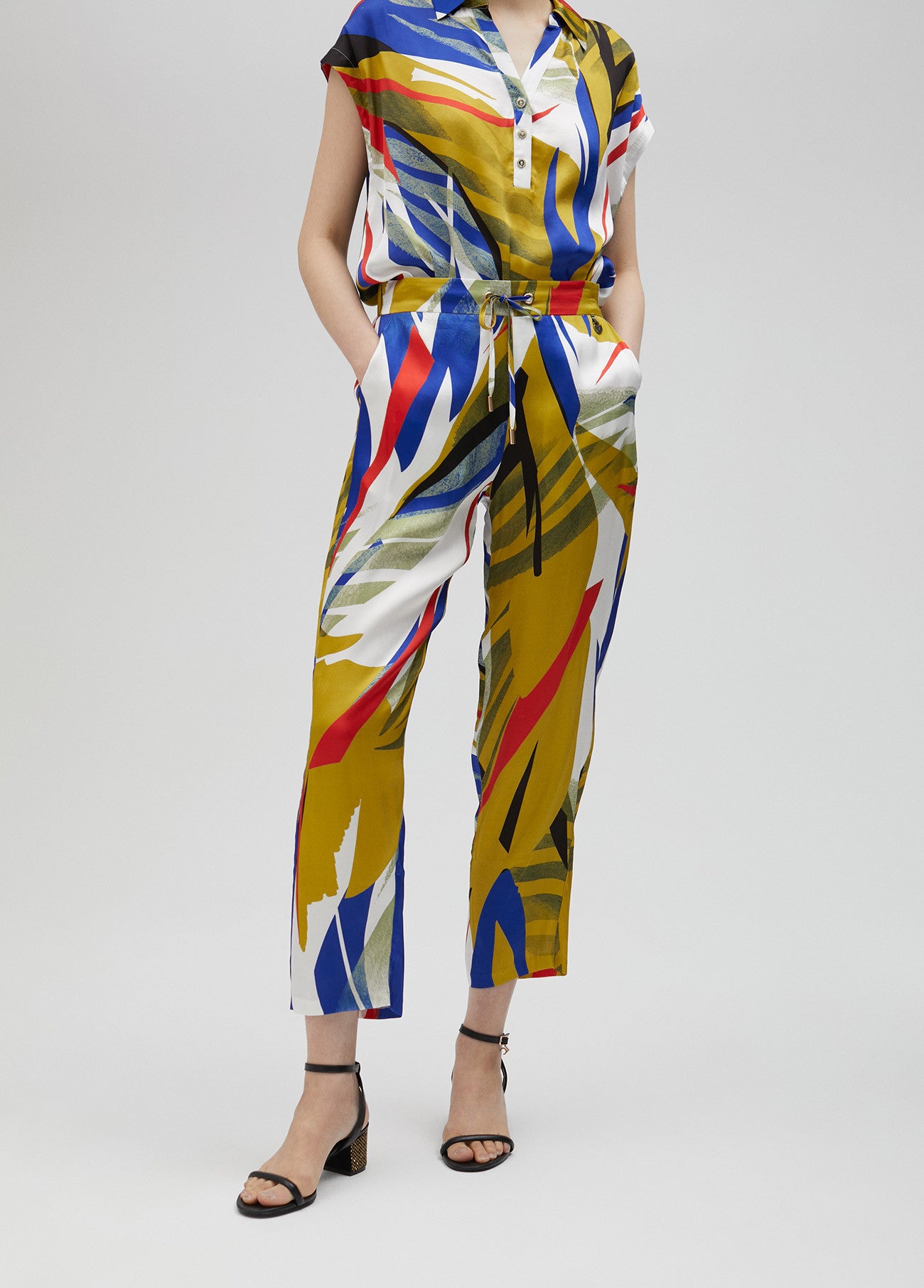 CALÇAS JOGGER DE CETIM COM ESTAMPA TROPICAL - LOLA CASADEMUNT