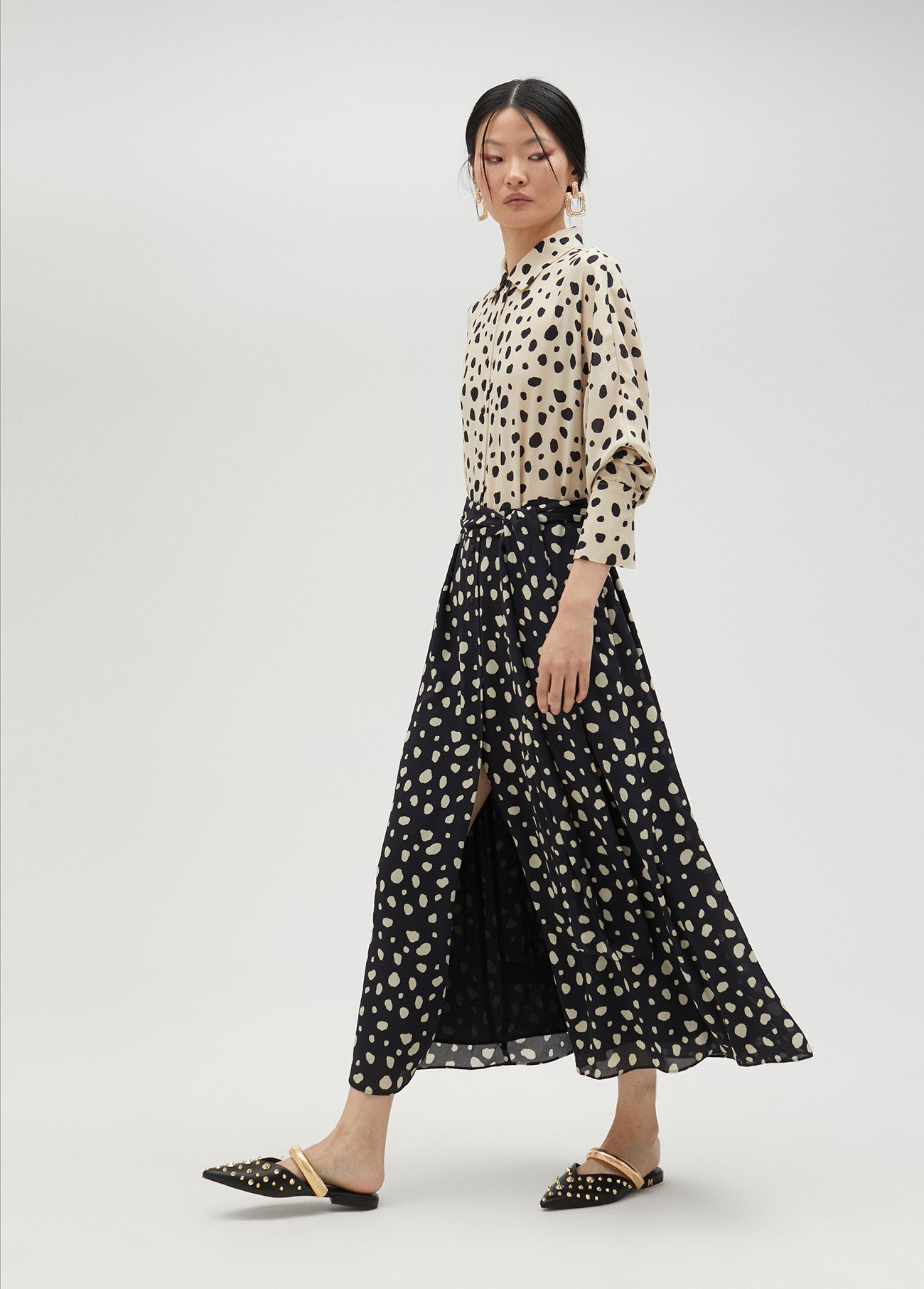 VESTIDO CAMISEIRO ÀS BOLINHAS - LOLA CASADEMUNT BY MAITE