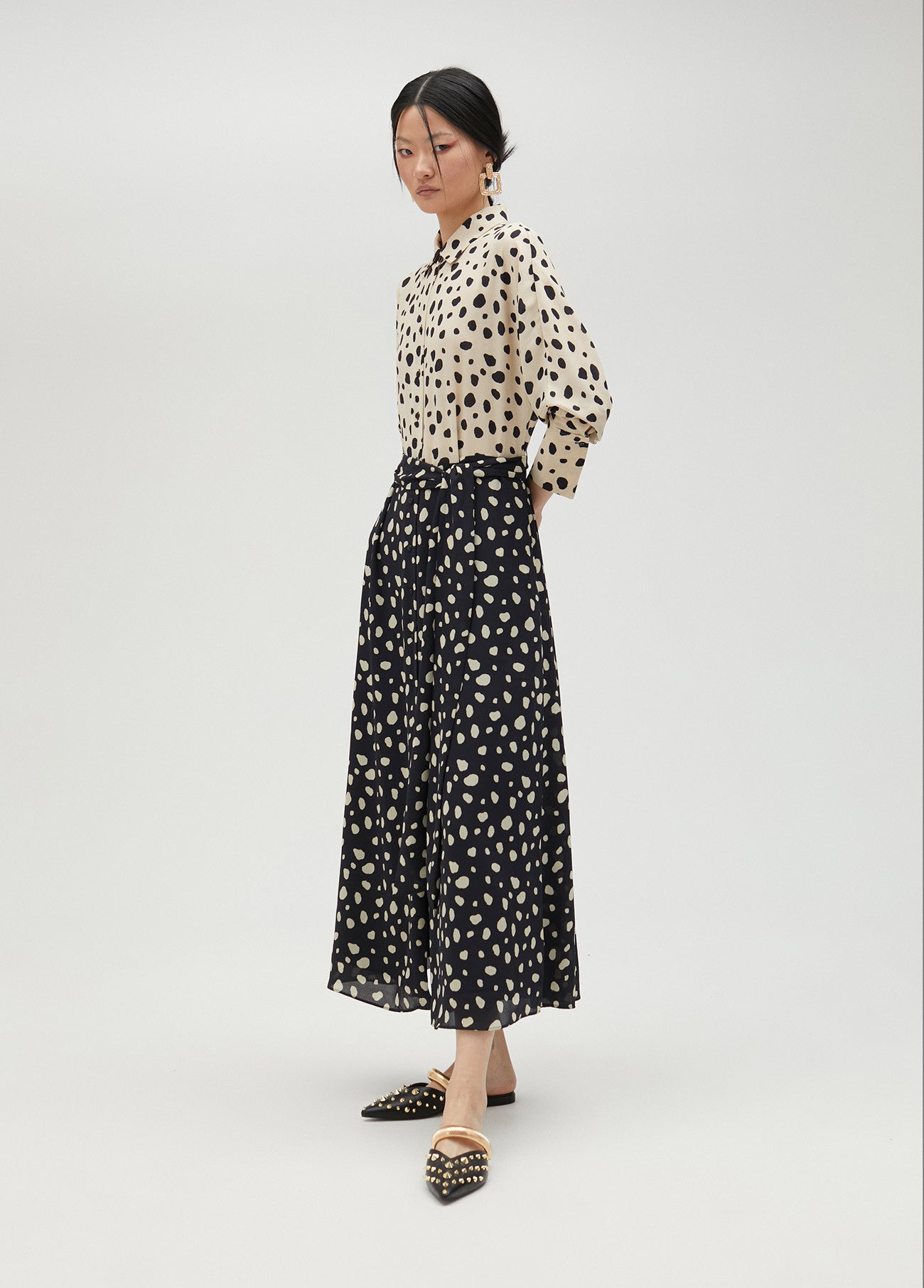 VESTIDO CAMISEIRO ÀS BOLINHAS - LOLA CASADEMUNT BY MAITE