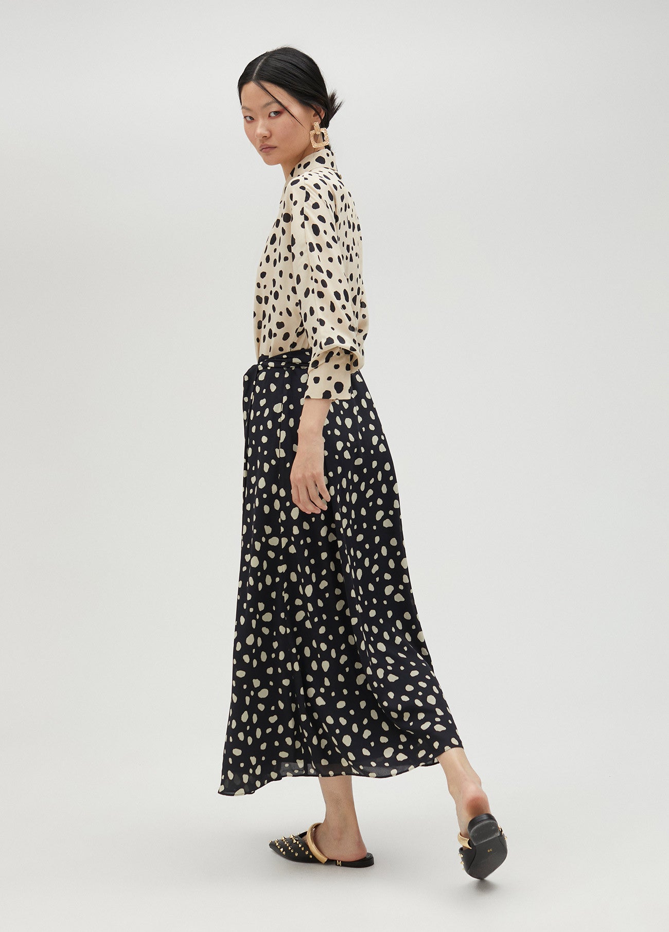 VESTIDO CAMISEIRO ÀS BOLINHAS - LOLA CASADEMUNT BY MAITE