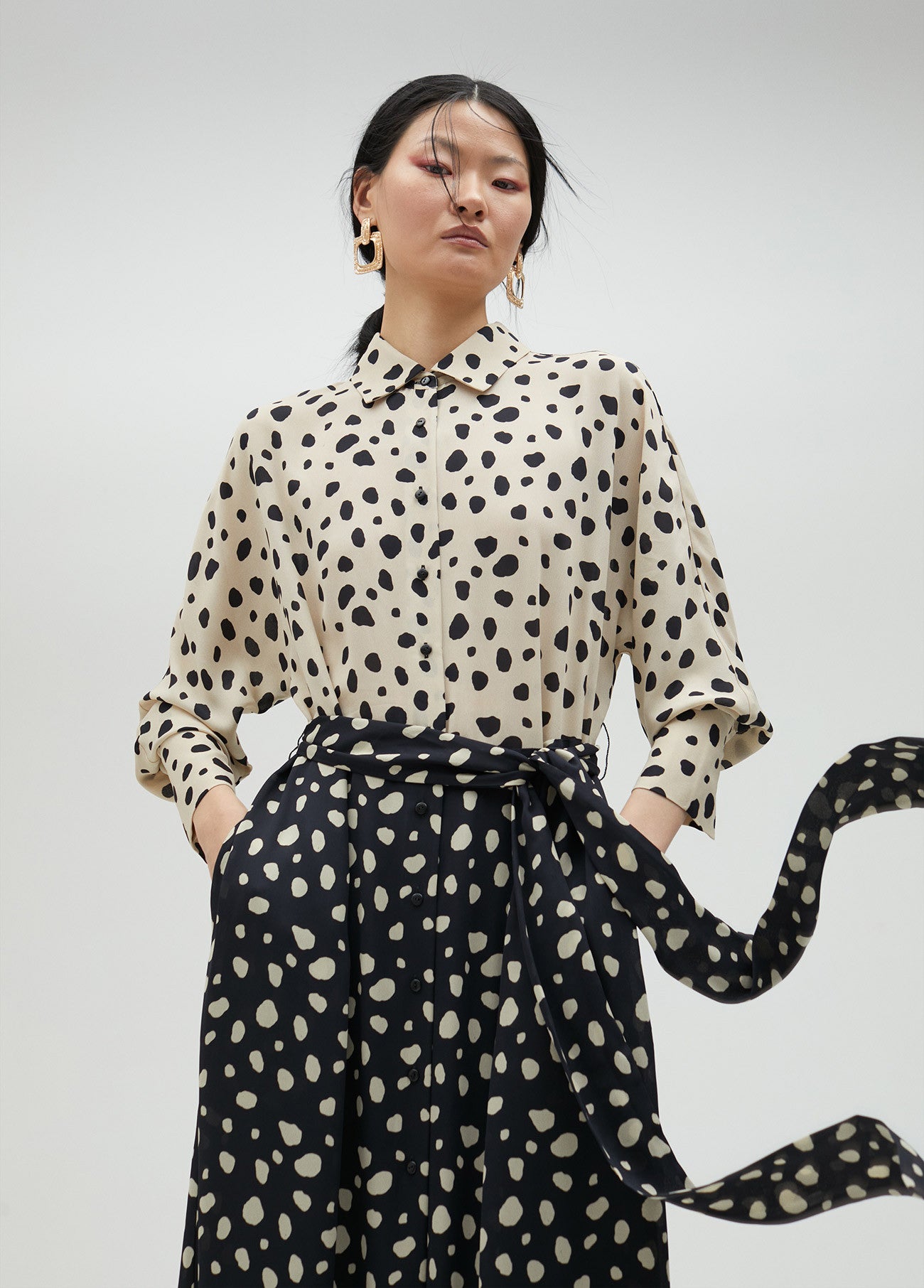 VESTIDO CAMISEIRO ÀS BOLINHAS - LOLA CASADEMUNT BY MAITE