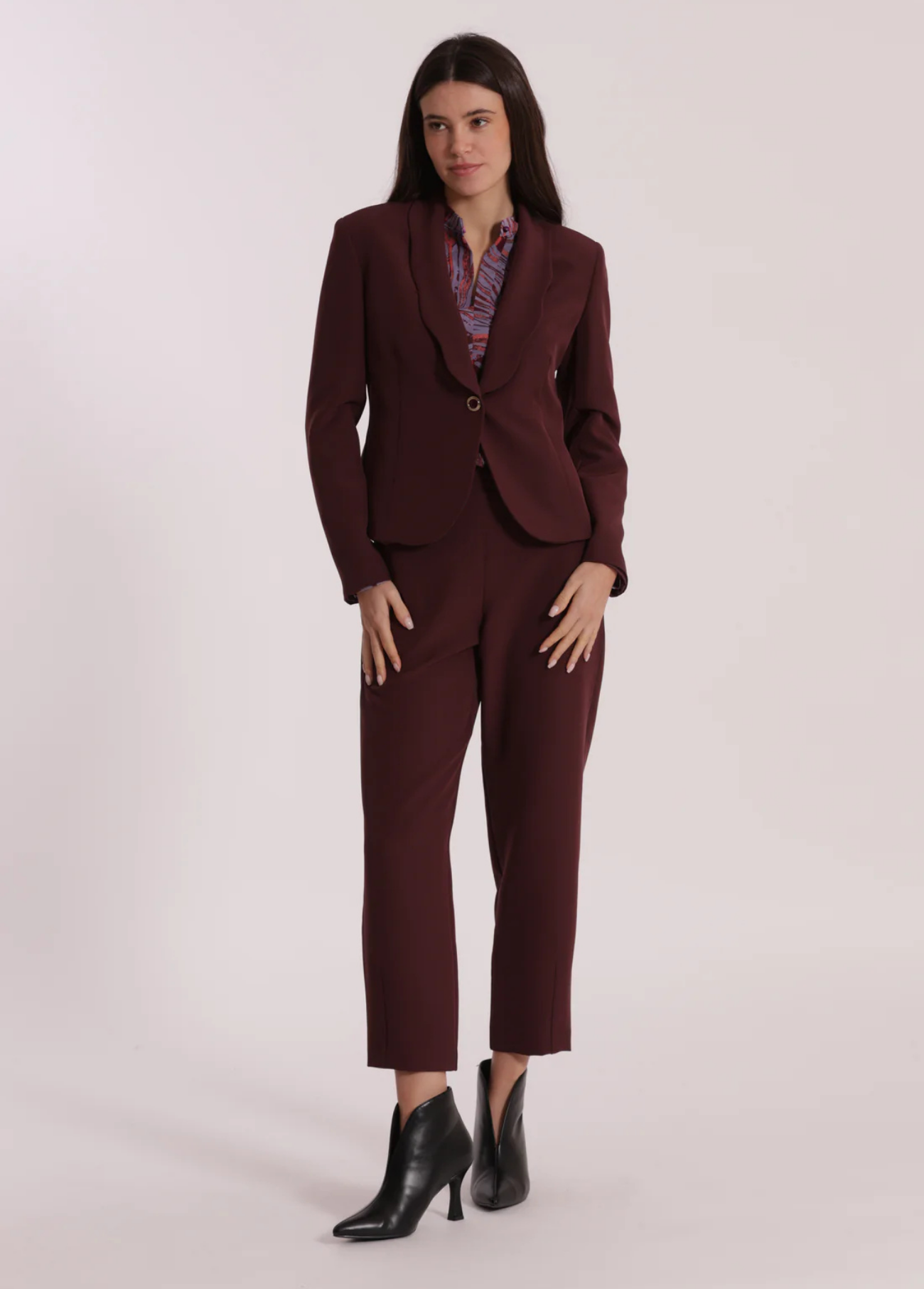 BLAZER CURTO COM DETALHE DE GOLA EM TECIDO - MIMI MUA