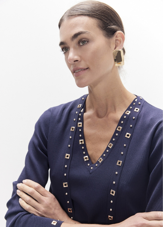 CARDIGAN DE MALHA AZUL ESCURO COM ILHOSES - LOLA CASADEMUNT
