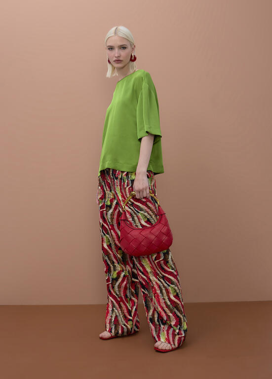 BOLSA MEIA LUA COM PEGA METÁLICA ADORNADA DE LEOPARDO - LOLA CASADEMUNT