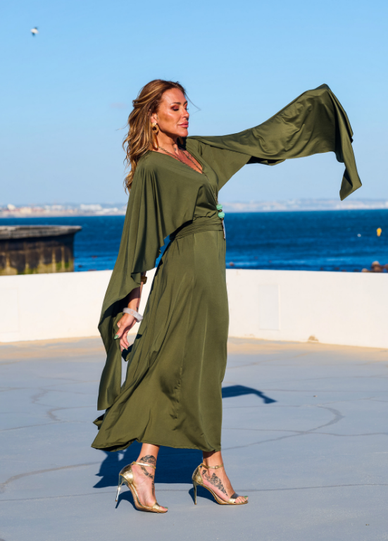 VESTIDO COM MANGA ESVOAÇANTE VERDE KAKI - TROPICAL BRASIL