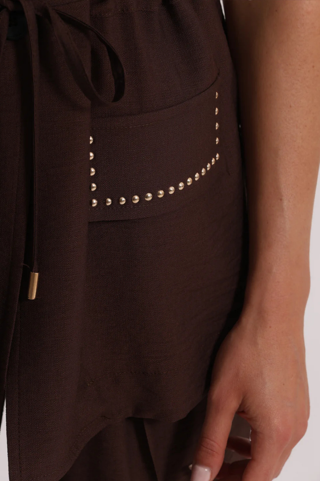 COLETE COM DETALHES DE TACHAS - MIMI MUA