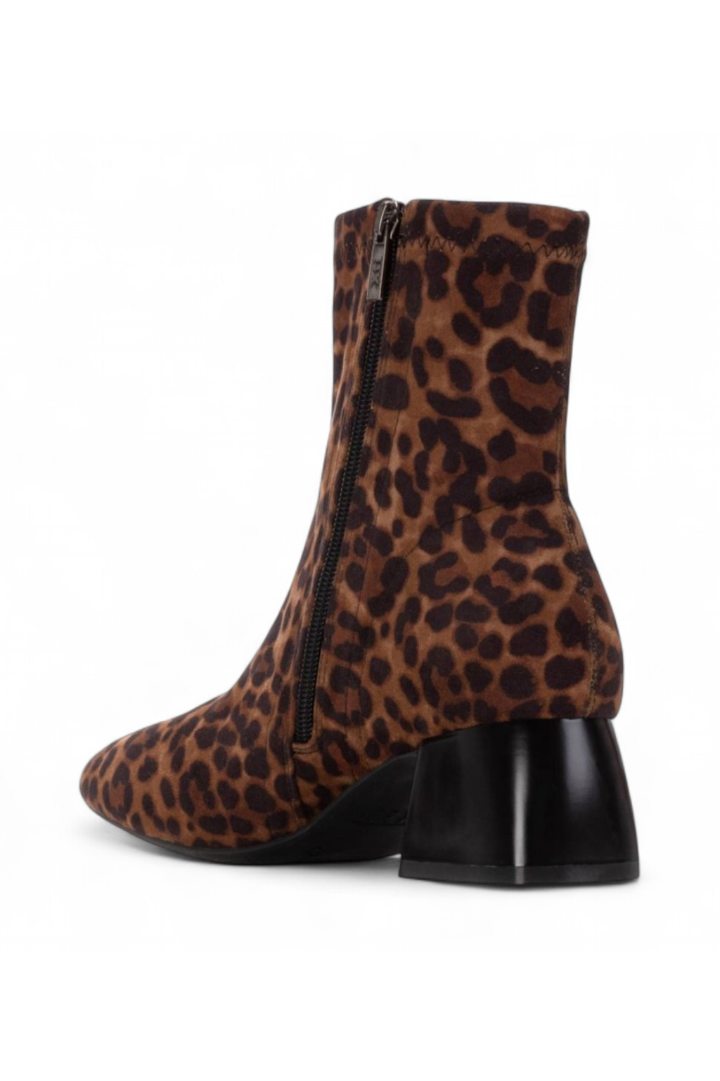 BOTIM DE CAMURÇA MACIA E SALTO BAIXO ESTÁVEL - XTI shoes