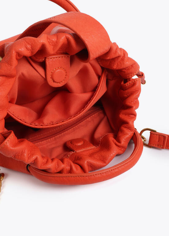 BOLSA SOFISTICADA EM EFEITO COURO COM ALÇA REDONDA - LOLA CASADEMUNT