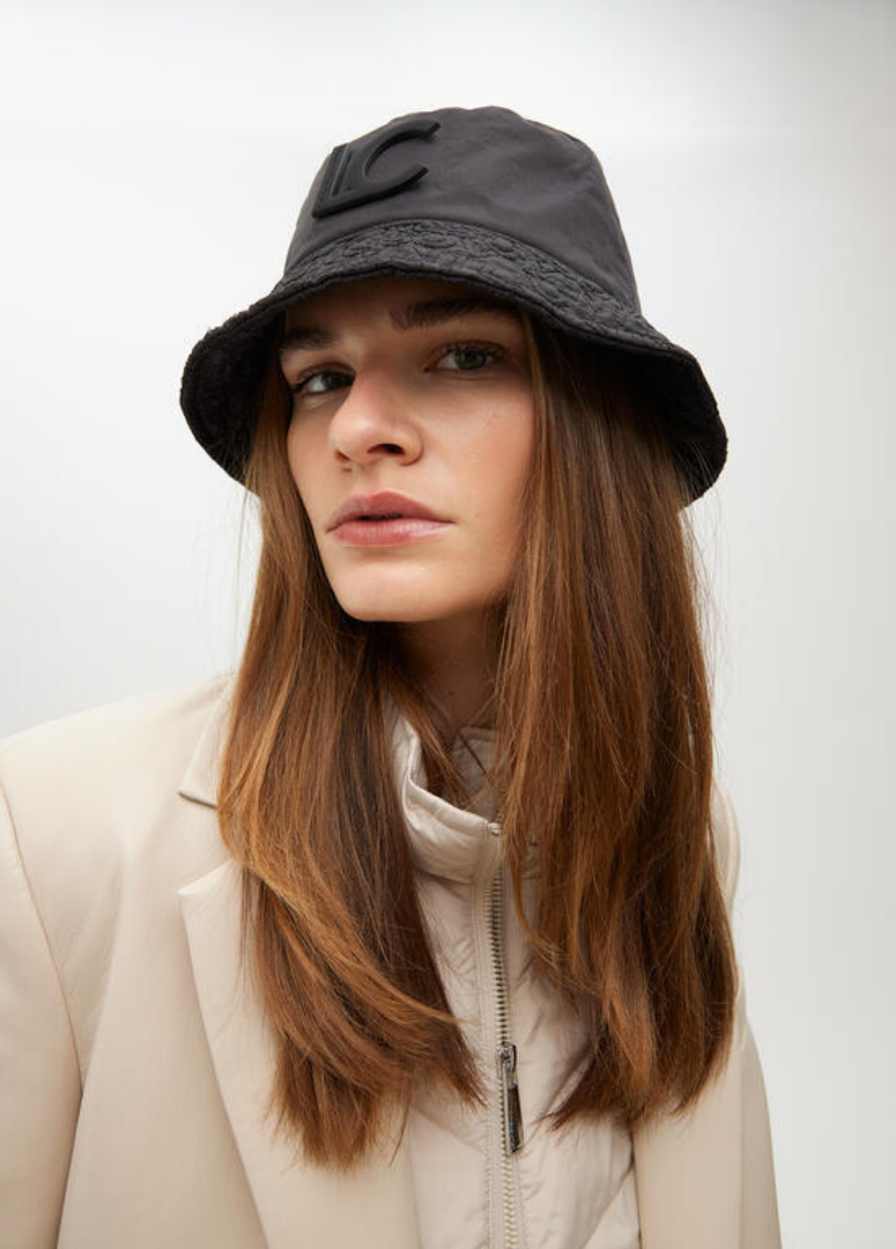 CHAPÉU BUCKET - LOLA CASADEMUNT