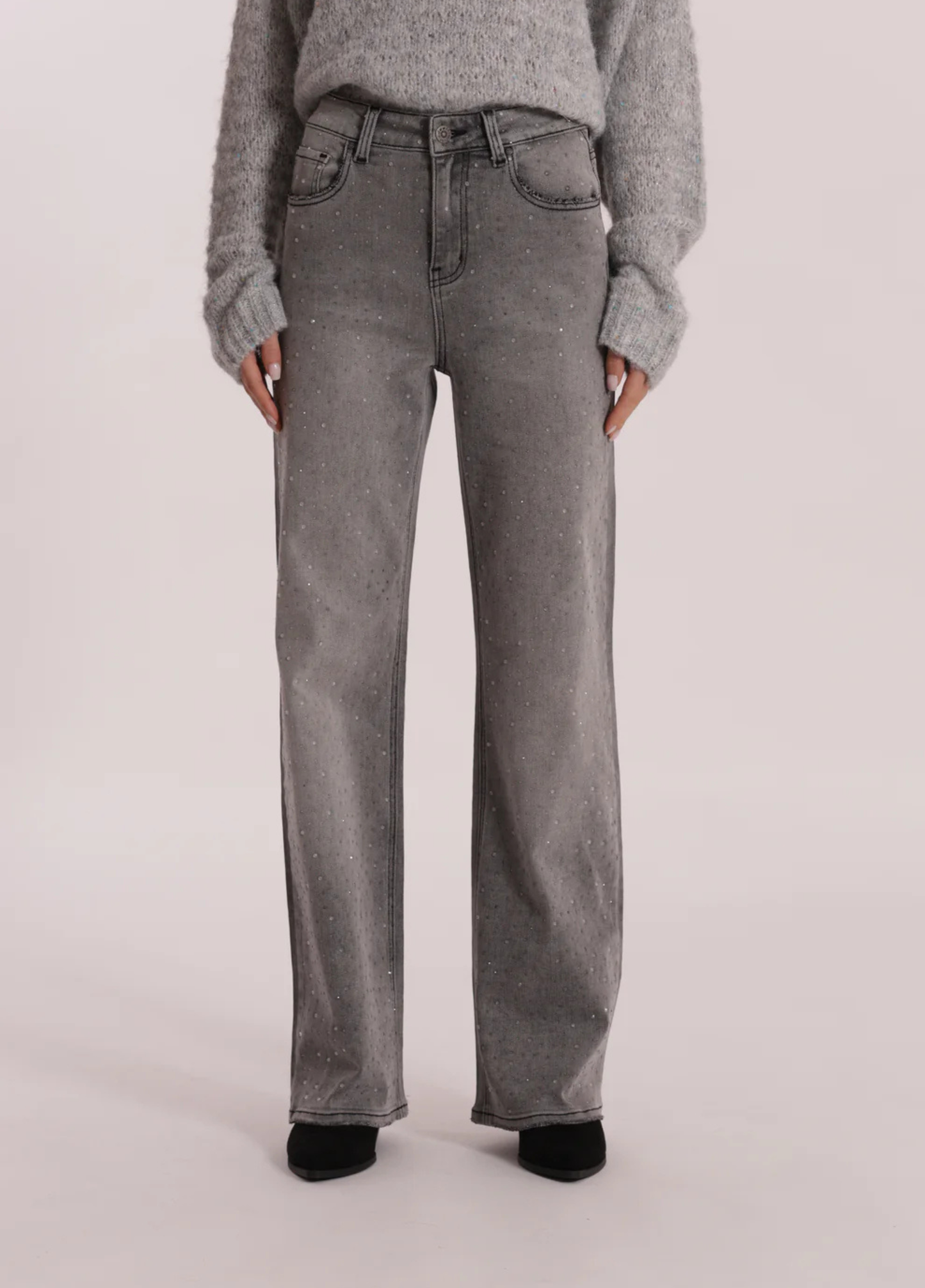 CALÇAS DE GANGA LARGAS COM STRASS À FRENTE - MIMI MUA