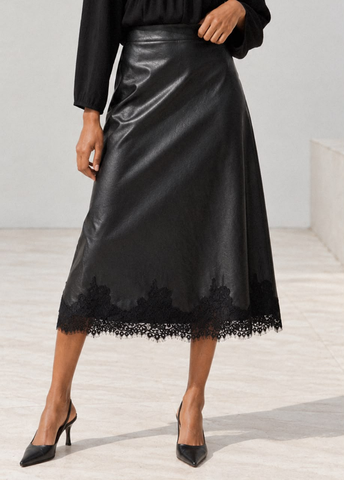SAIA MIDI COM DETALHE EM RENDA - ALIBY