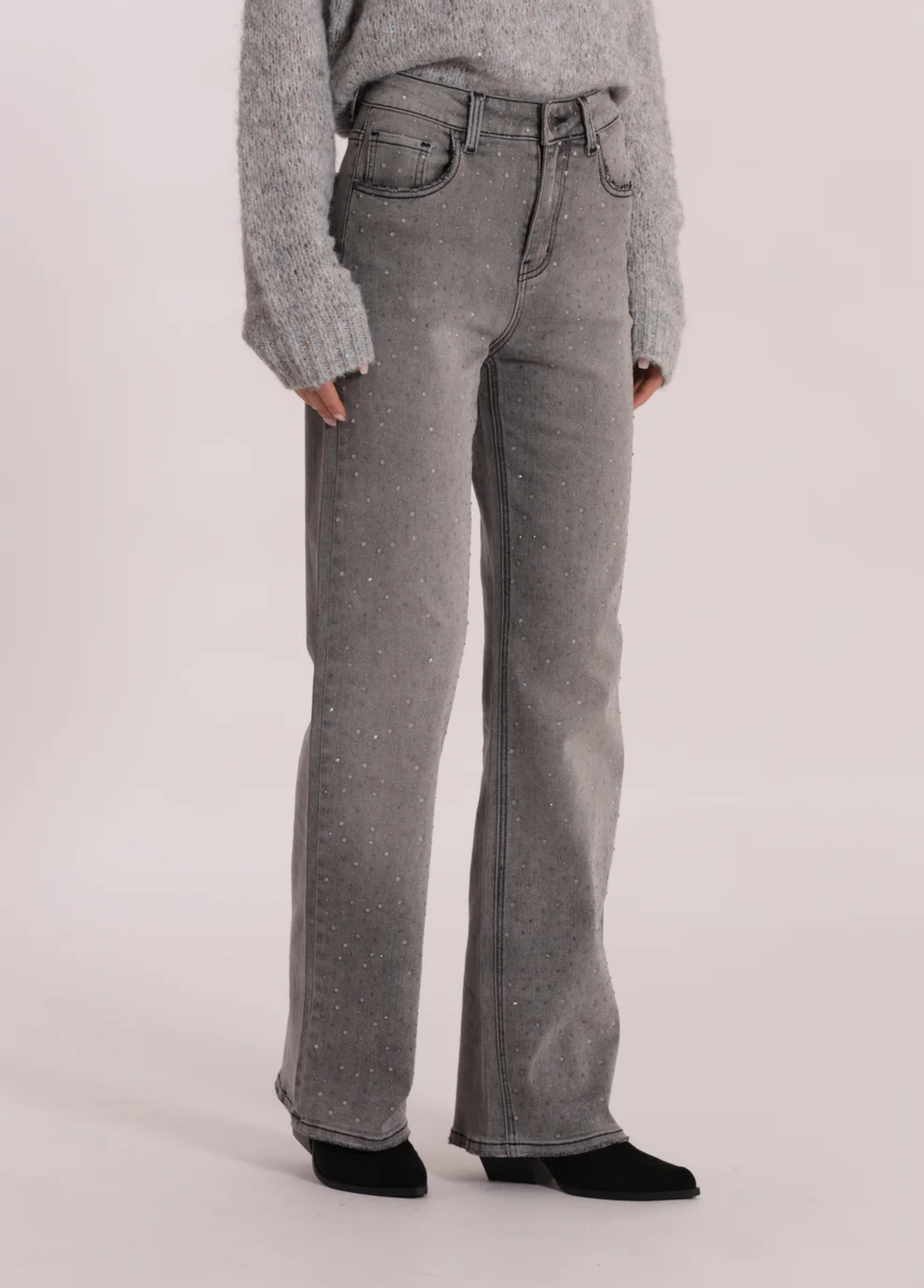 CALÇAS DE GANGA LARGAS COM STRASS À FRENTE - MIMI MUA