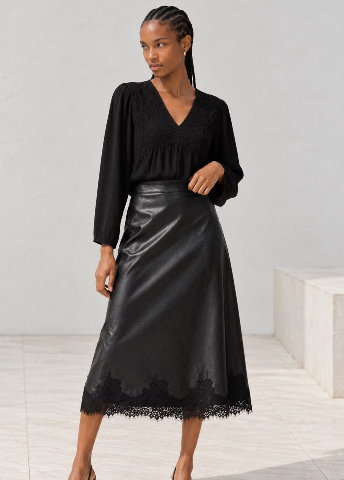 SAIA MIDI COM DETALHE EM RENDA - ALIBY