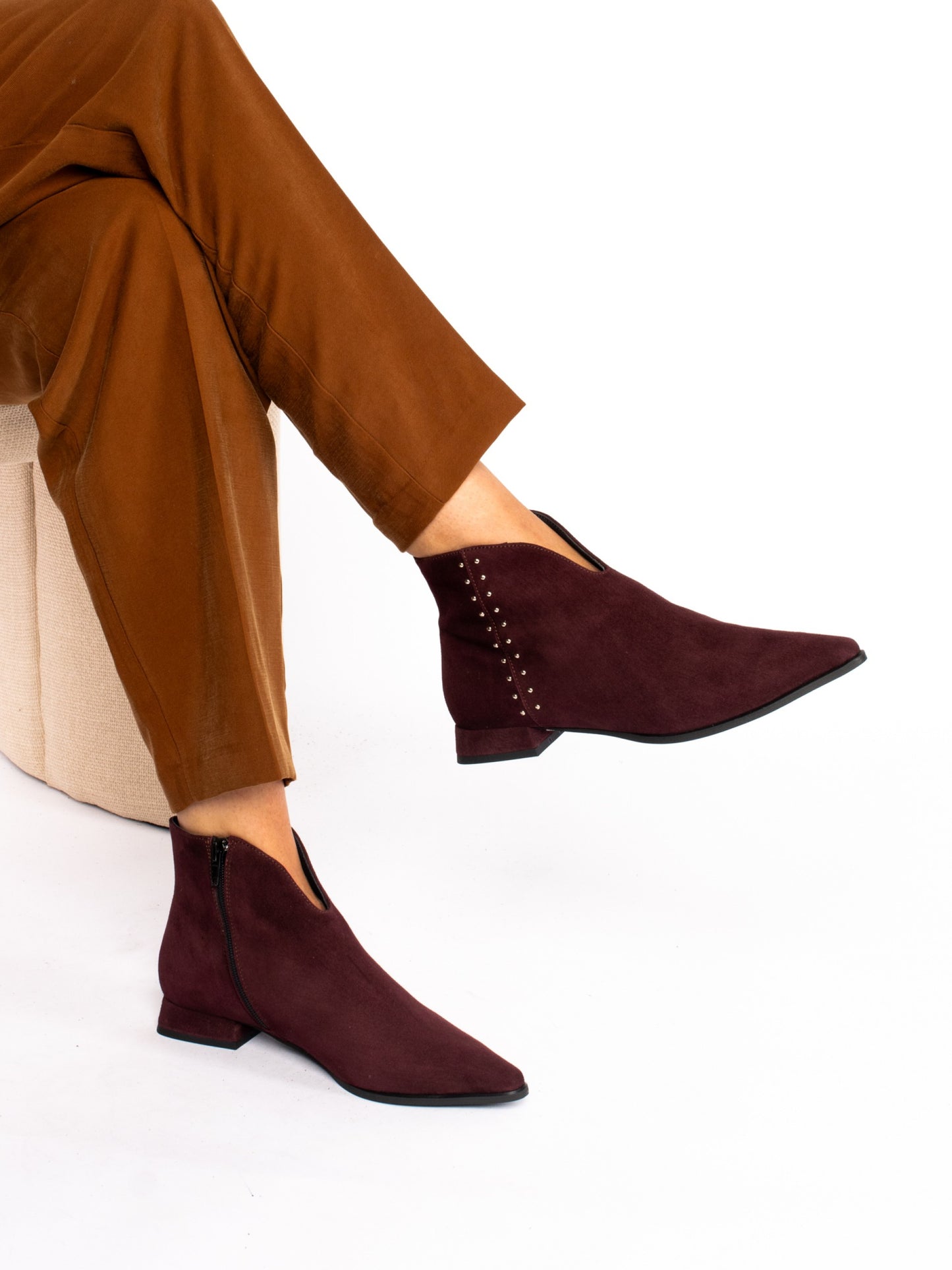 BOTIM EM CAMURÇA COM TACHAS - TAPADAS