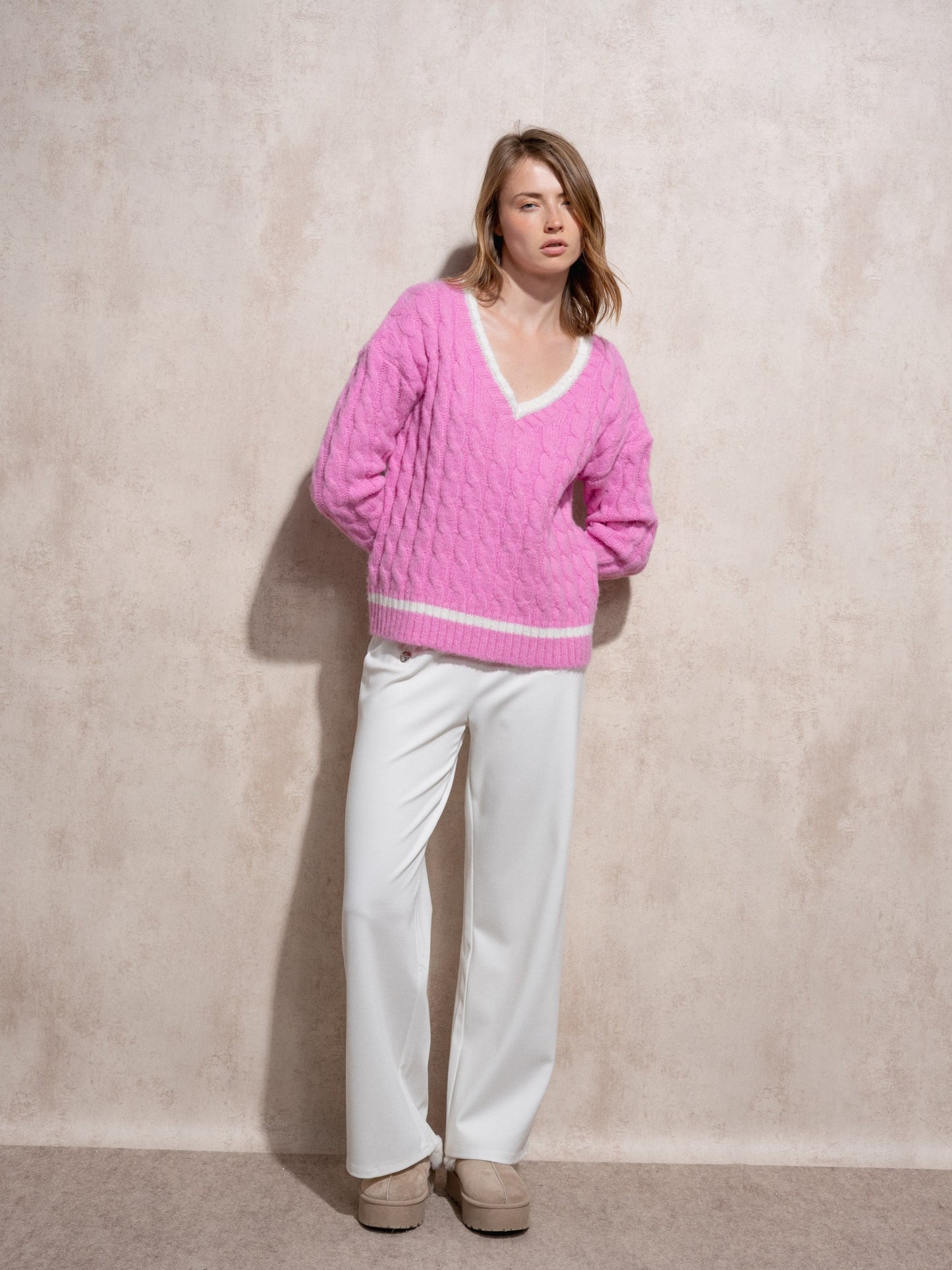 CAMISOLA DE MALHA COM DECOTE EM BICO - SMF