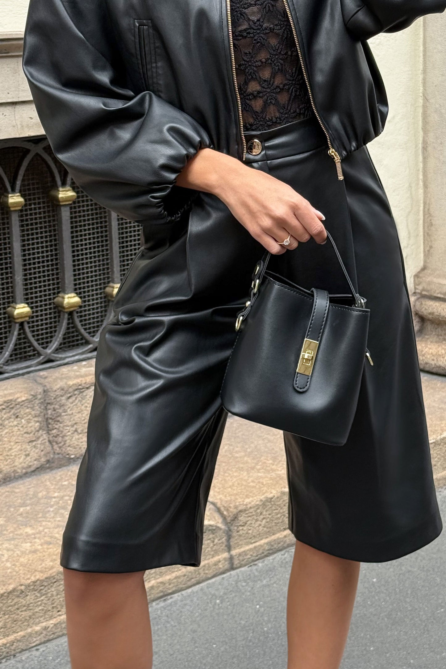 BERMUDA EM ECOPELE - FERRACHE