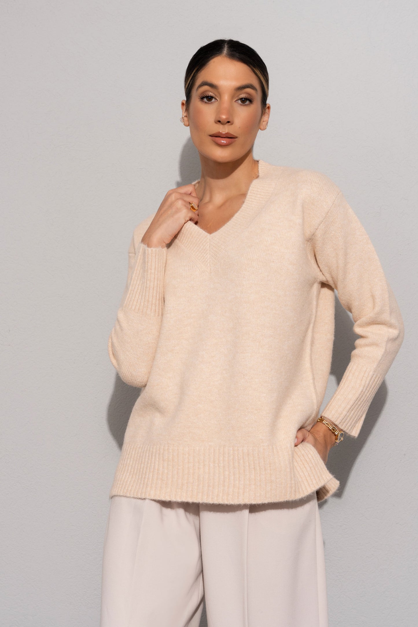 CAMISOLA DE MALHA COM DECOTE EM V - FERRACHE