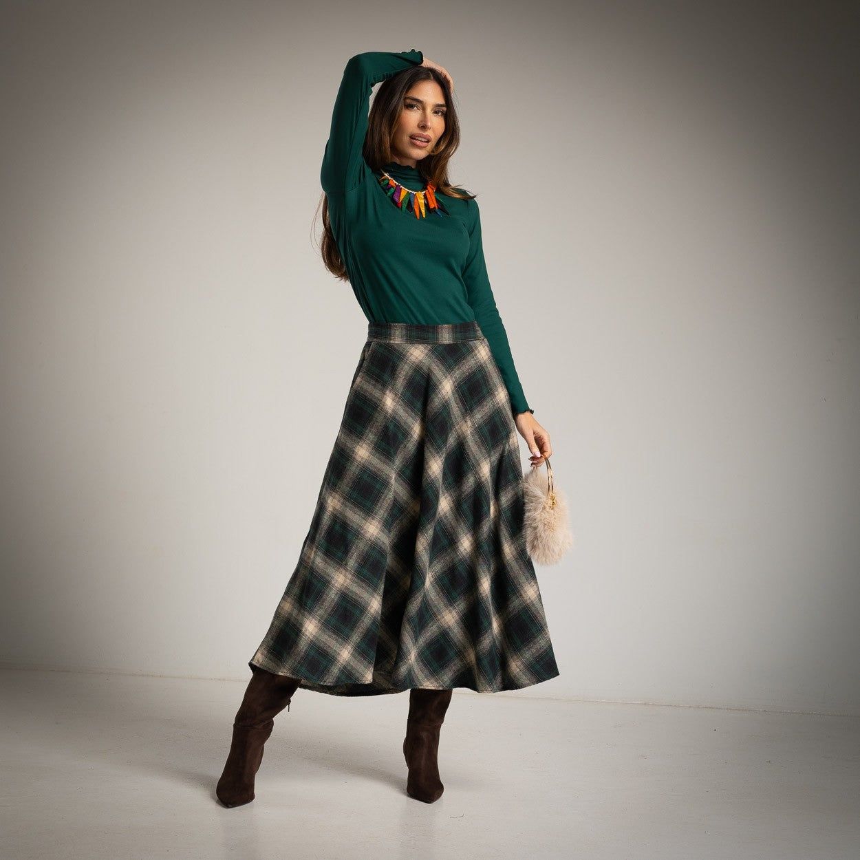 CAMISOLA BÁSICA PRETA EM MALHA MACIA - ALBANOS