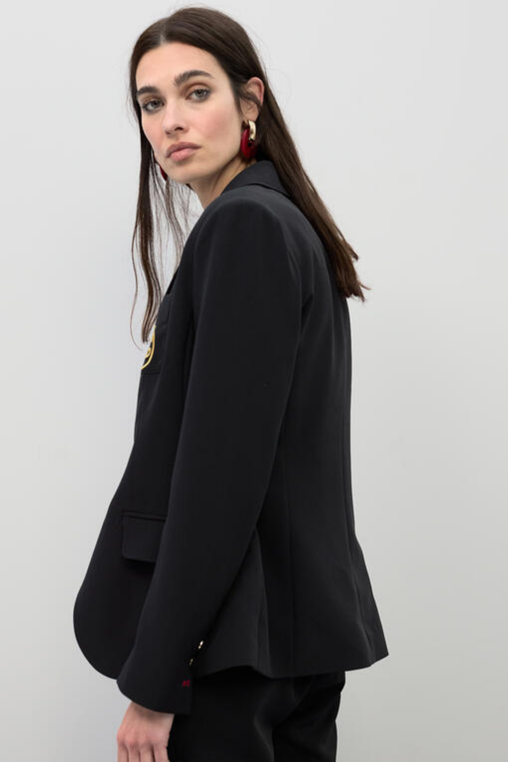 BLAZER PRETO CLÁSSICO COM EMBLEMA - LOLA CASADEMUNT