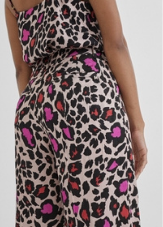 CALÇA RETA EM TECIDO FLUIDO COM ANIMAL PRINT VERMELHO E FUCSIA - LOLA CASADEMUNT