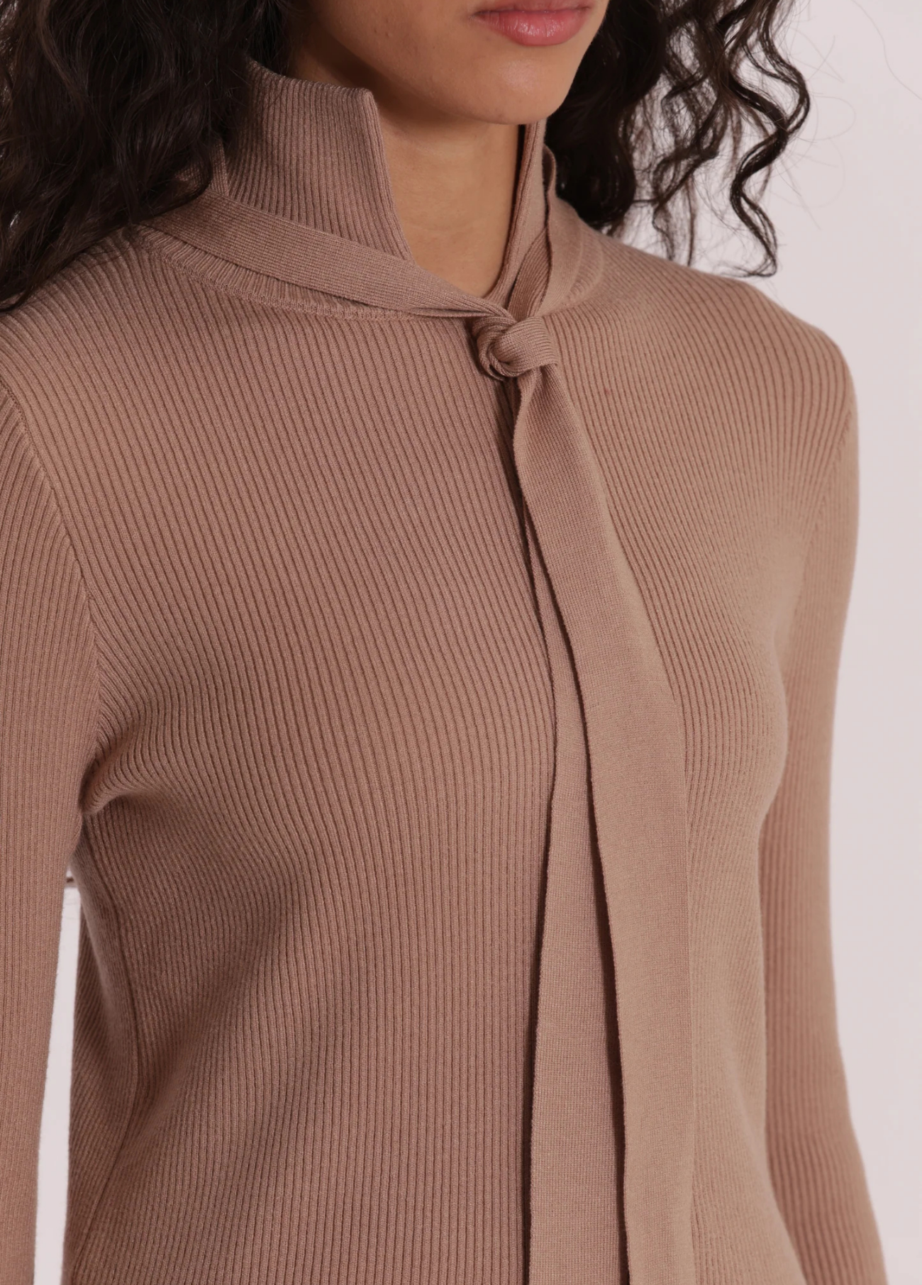 CAMISOLA DE MALHA COM DETALHE DE LAÇO - MIMI MUA