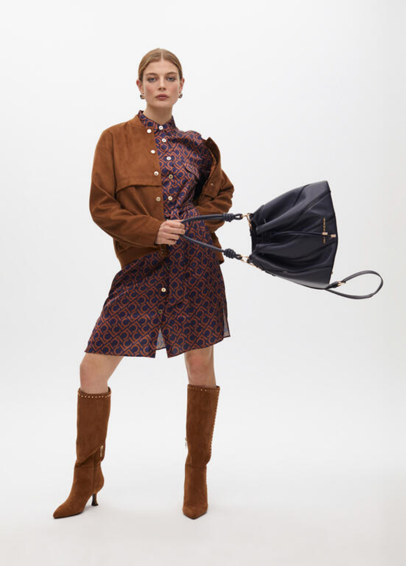 VESTIDO CURTO ACETINADO ESTAMPADO COM CINTO - LOLA CASADEMUNT