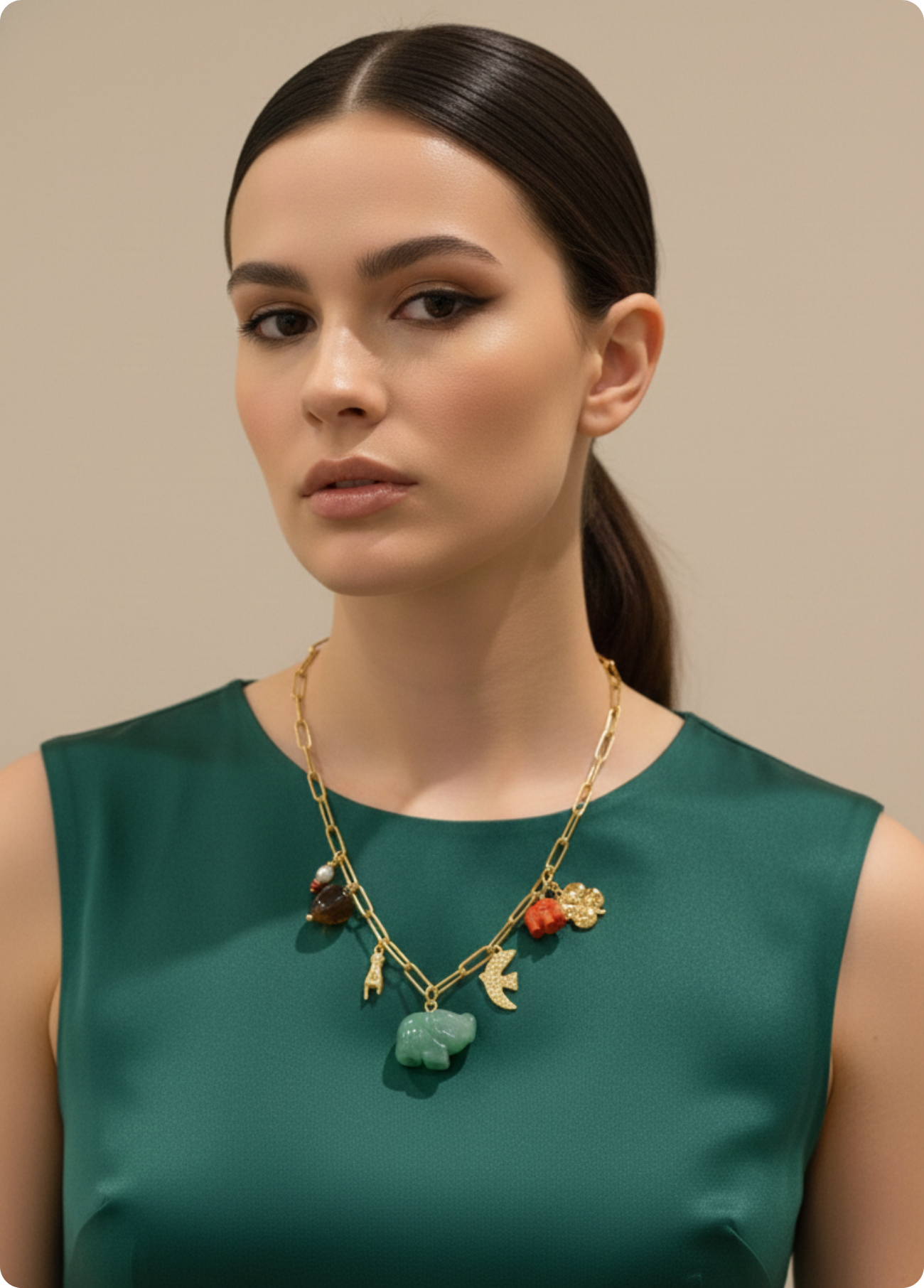 COLAR DOURADOS COM CHARMS - BASTTA