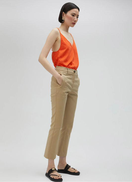 CALÇA CHINO CRU COM LOGOTIPO LC - LOLA CASADEMUNT