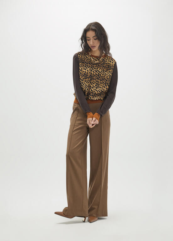JERSEY ANIMAL PRINT E CONTRASTE NAS COSTAS MAITE - LOLA CASADEMUNT