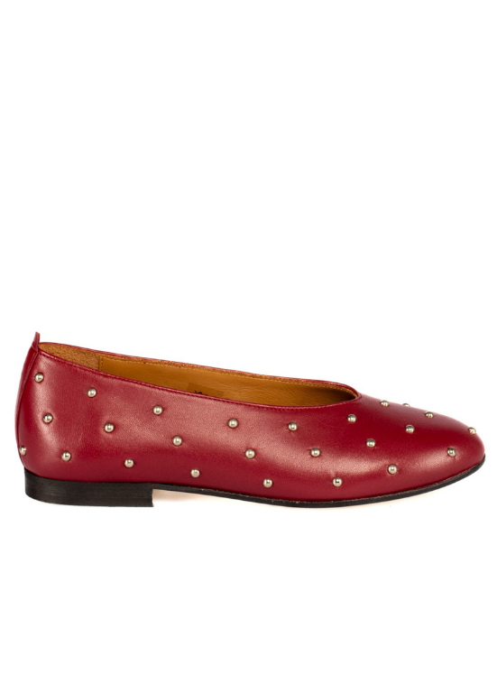 SAPATOS RASOS COM TACHAS METÁLICAS - TAPADAS