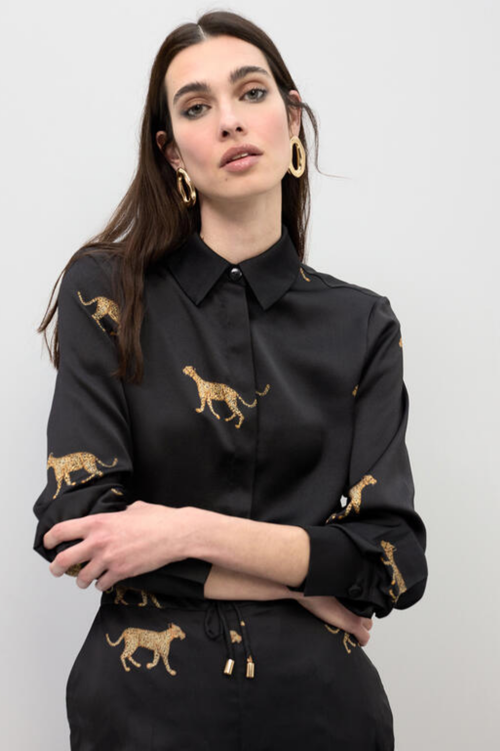 CAMISA DE CETIM COM ESTAMPADO DE LEOPARDOS - LOLA CASADEMUNT