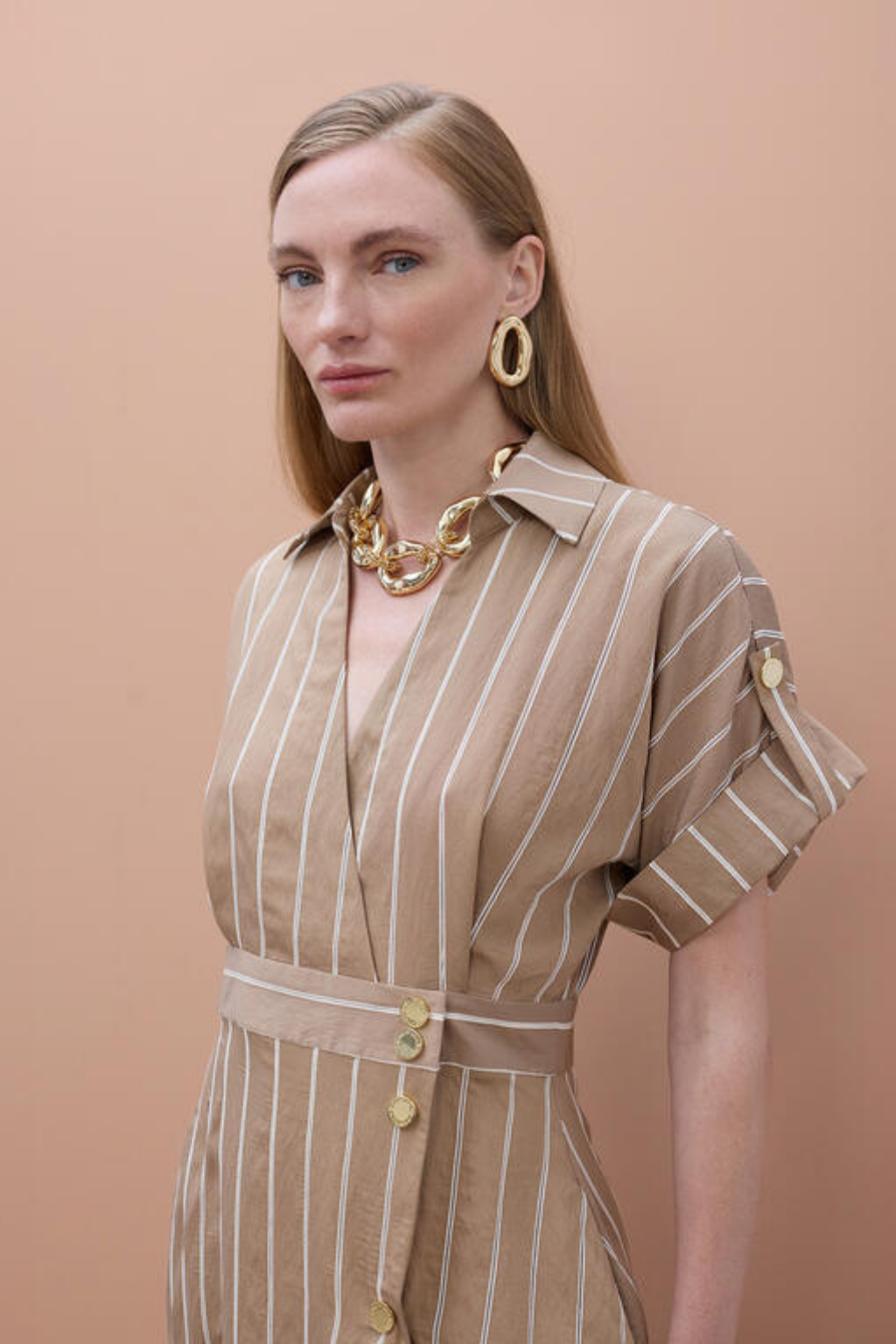 VESTIDO MIDI ÀS RISCAS COM CINTO - LOLA CASADEMUNT BY MAITE