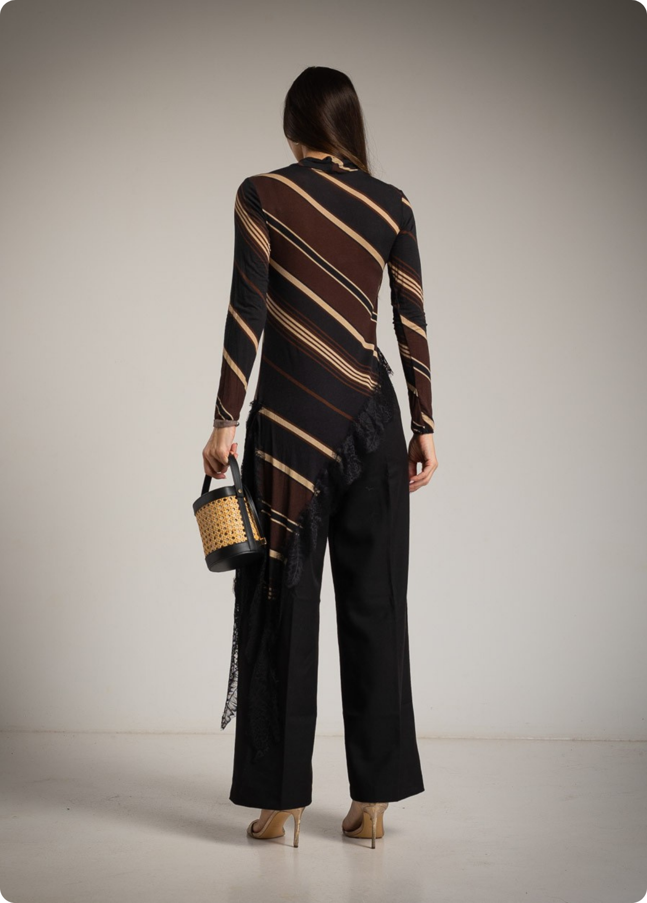 CAMISOLA ASSIMÉTRICA RISCAS E RENDA - ALBANOS