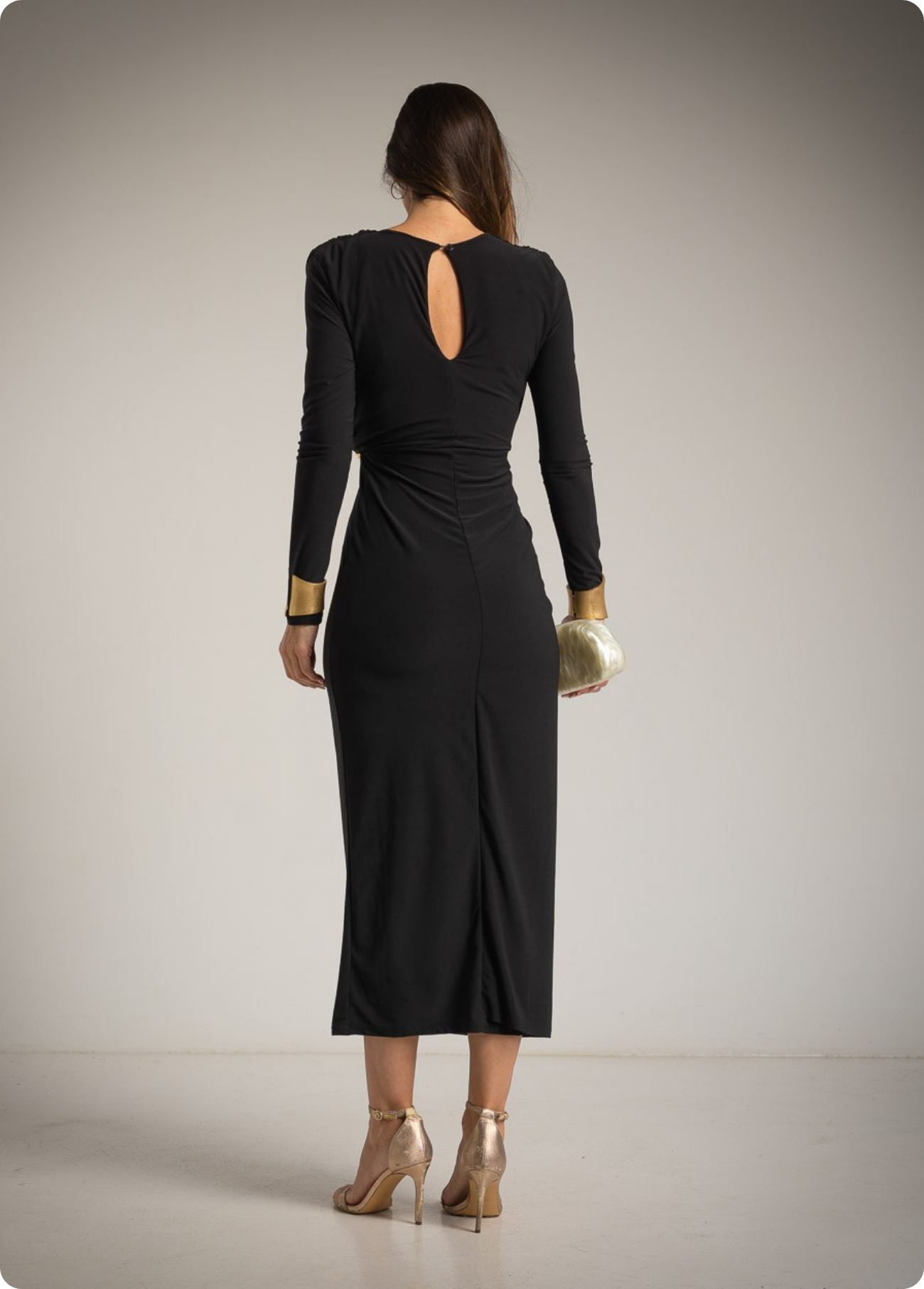 VESTIDO ELEGANTE COM APLICAÇÃO DOURADA - ALBANOS