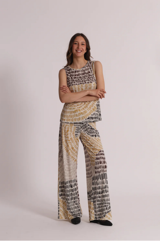 CALÇAS DE MALHA FRIA COM ESTAMPADO AMARELO E CASTANHO - MIMI MUA