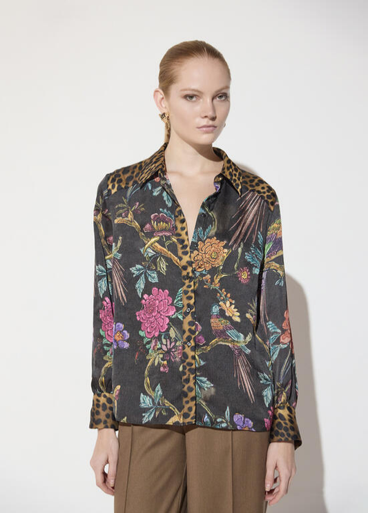 CAMISA REGULAR FIT COM ESTAMPADO DE ANIMAL PRINT E FLORES COMBINADO - LOLA CASADEMUNT