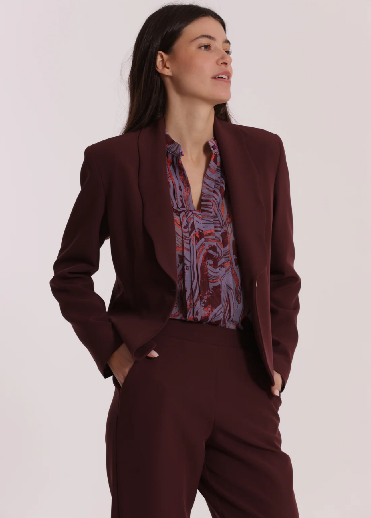 BLAZER CURTO COM DETALHE DE GOLA EM TECIDO - MIMI MUA