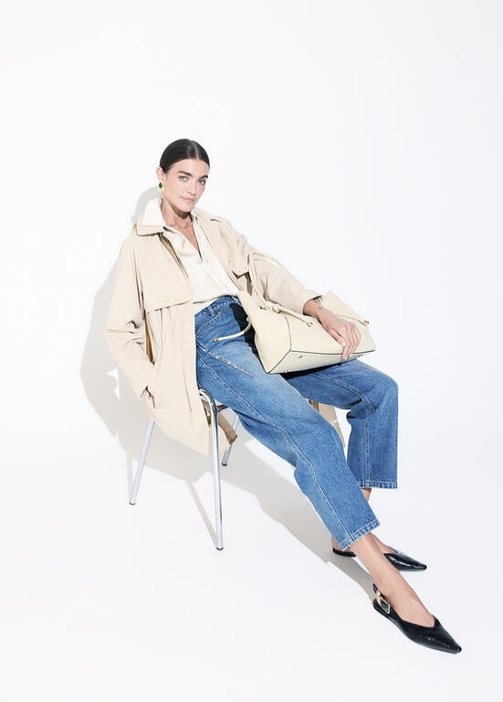 TRENCH PÉROLA COM TAG LC - LOLA CASADEMUNT