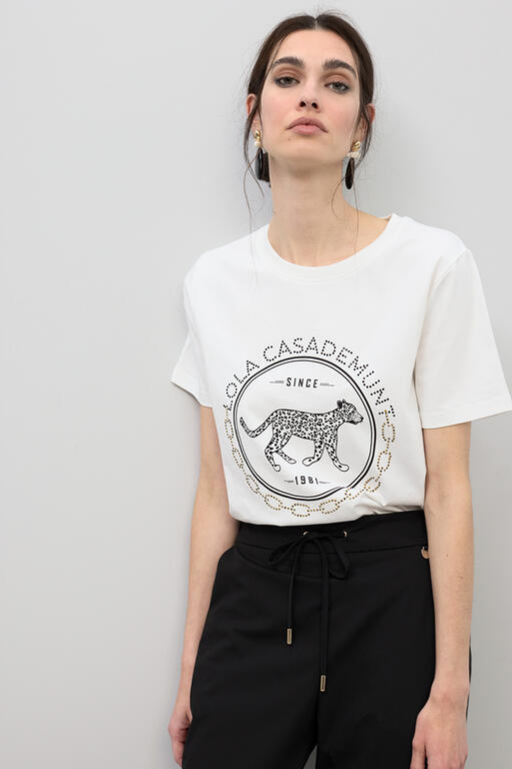 T-SHIRT ALGODÃO BRANCO COM STRASS NO PEITO - LOLA CASADEMUNT