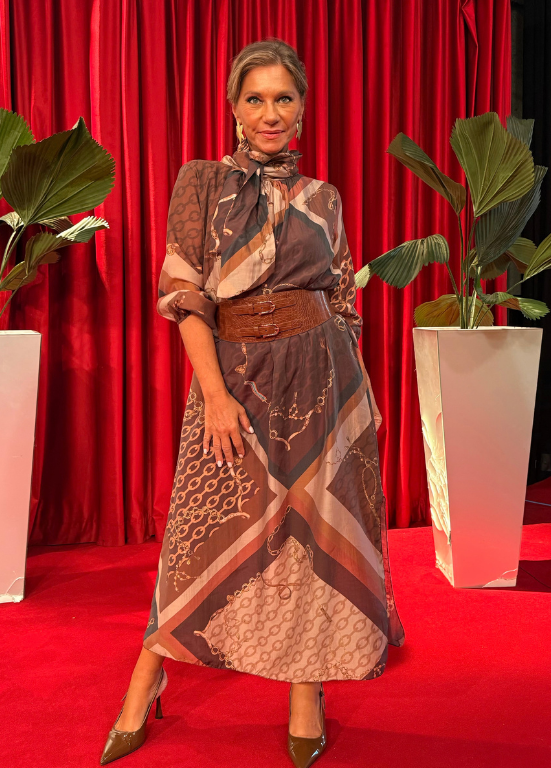 VESTIDO COMPRIDO ESTAMPADO CLÁSSICO COM LAÇADA - ALIBY
