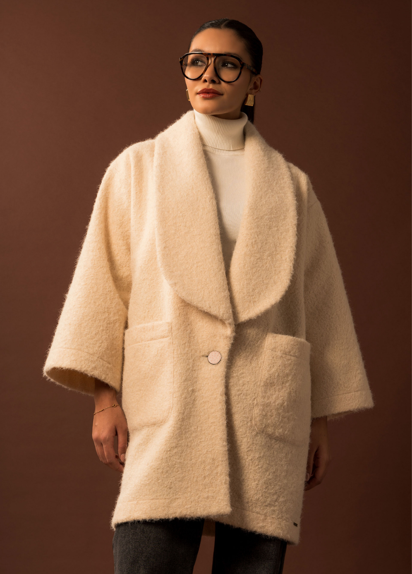 CASACO DE PELO CURTO COM GOLA AMPLA - FERRACHE